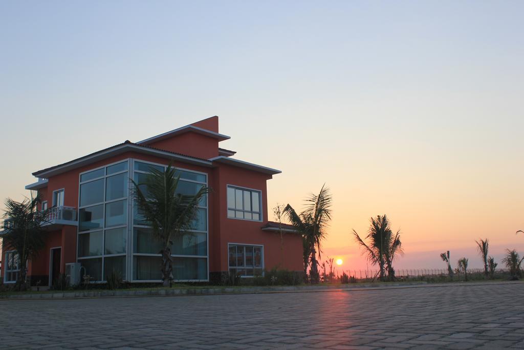 Golden Peacock Resort Hotel Beira Room photo
