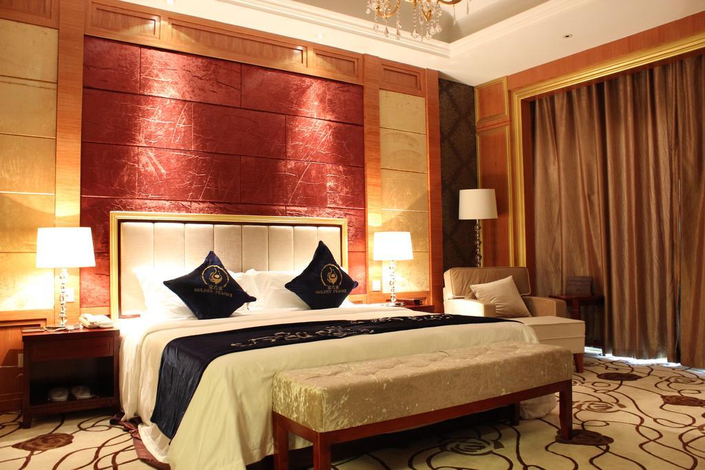 Golden Peacock Resort Hotel Beira Room photo