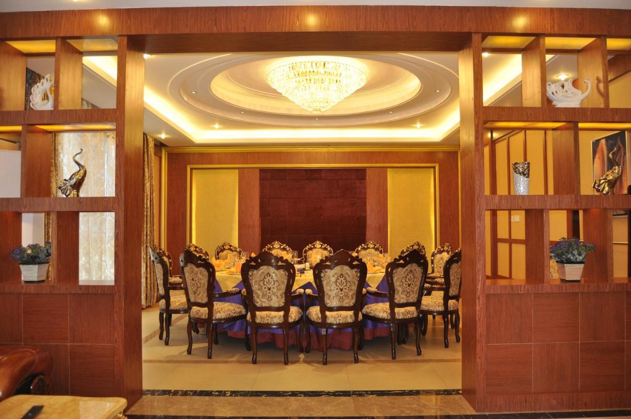 Golden Peacock Resort Hotel Beira Exterior photo